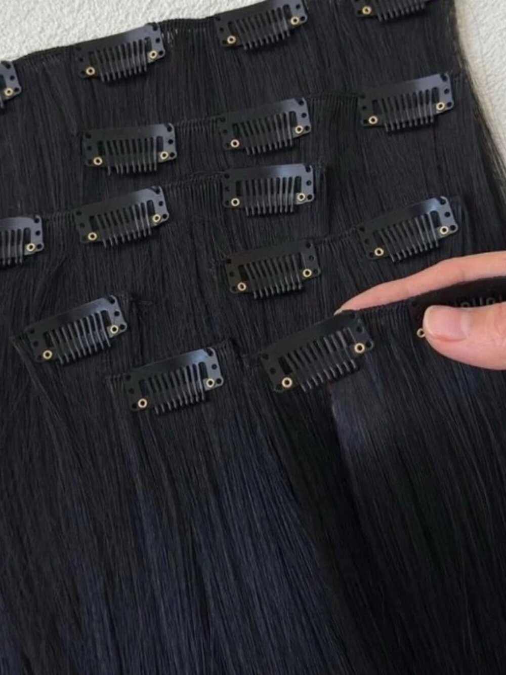 Human hair Blend - Long Black hair Extensions Clips - Picture 4 of 7
